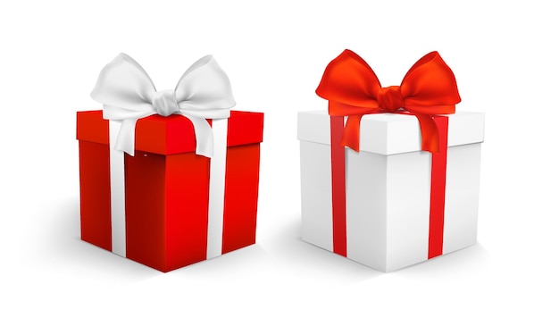 Deux boîtes avec des cadeaux isolés
