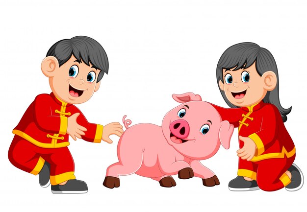 Deux Enfants Jouent Avec Un Petit Cochon Dans Le Nouvel An Chinois