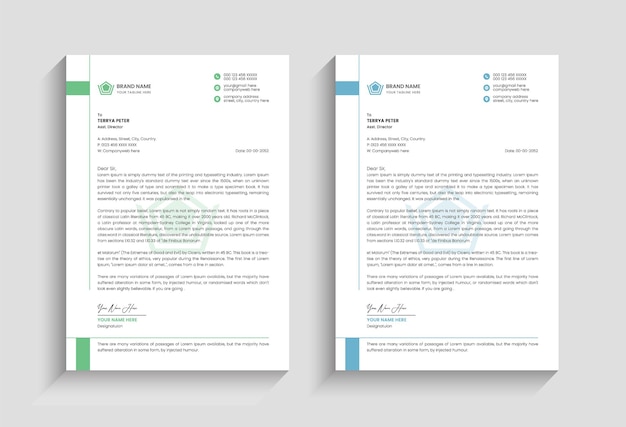 Deux feuilles de papier avec la lettre d dessus
