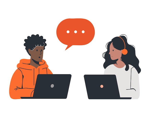 Deux personnes travaillent ensemble et discutent de leurs tâches devant leur ordinateur Communication