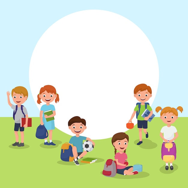 École ou jardin d'enfants en plein air sur le terrain de jeu avec dessin animé enfants.