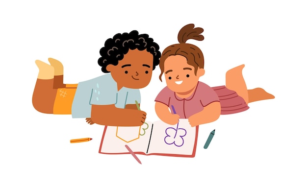 Des enfants dessinant ensemble des œuvres d'art créatives