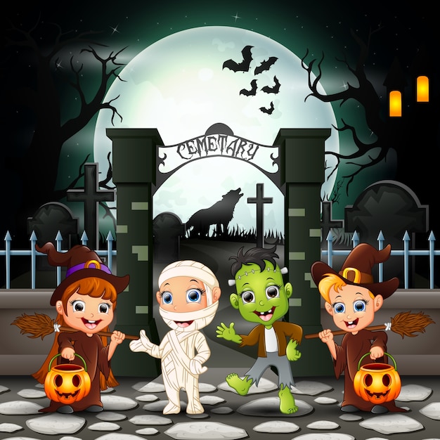 Enfants heureux Cartoon avec costume d&#39;Halloween