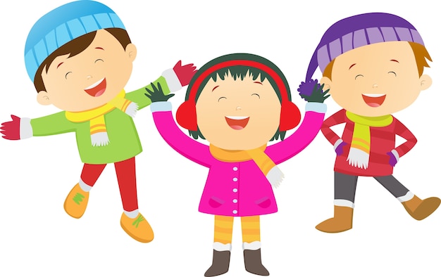 Les enfants sont heureux avec les costumes d'hiver
