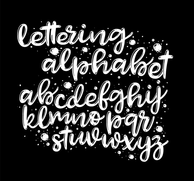 Un ensemble de lettres de l'alphabet de script sur fond noir Alphabet dessiné à la main personnalisé