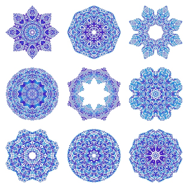 Ensemble de mandalas dégradés bleus. Ornements ronds décoratifs.