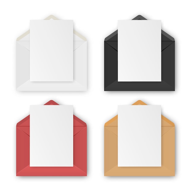 Enveloppes réalistes vierges avec du papier sur fond blanc, ensemble.