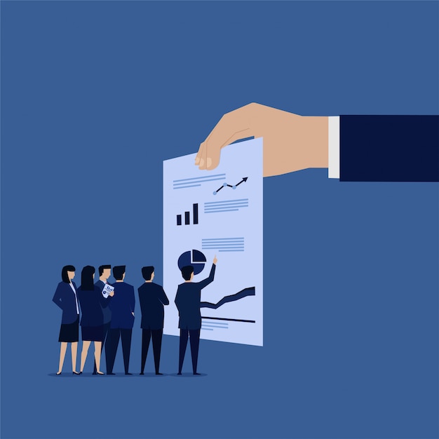 L’équipe commerciale analyse le bénéfice des données pour un investissement.