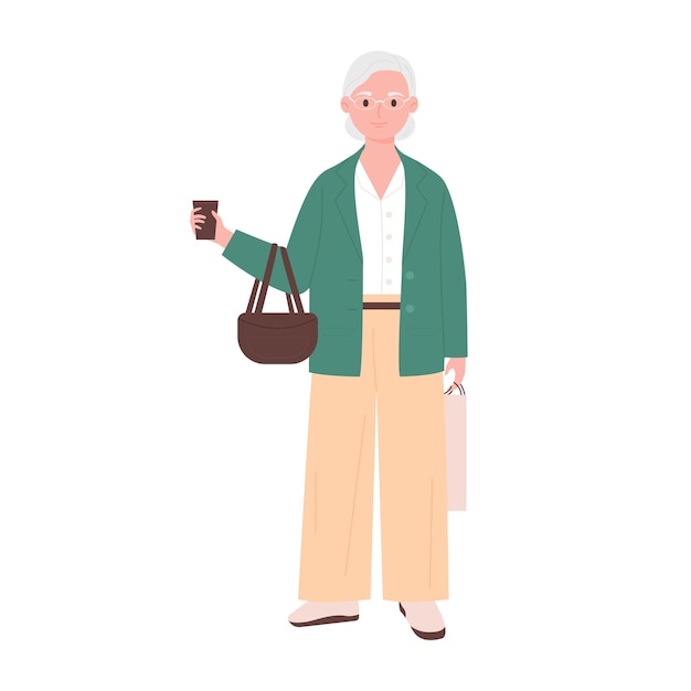 Une femme âgée avec un sac à main qui marche tenant un café à emporter dans une tasse à boire