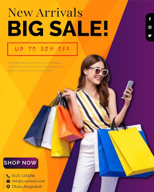 une femme tenant des sacs d'achat et un téléphone devant un panneau disant grande vente