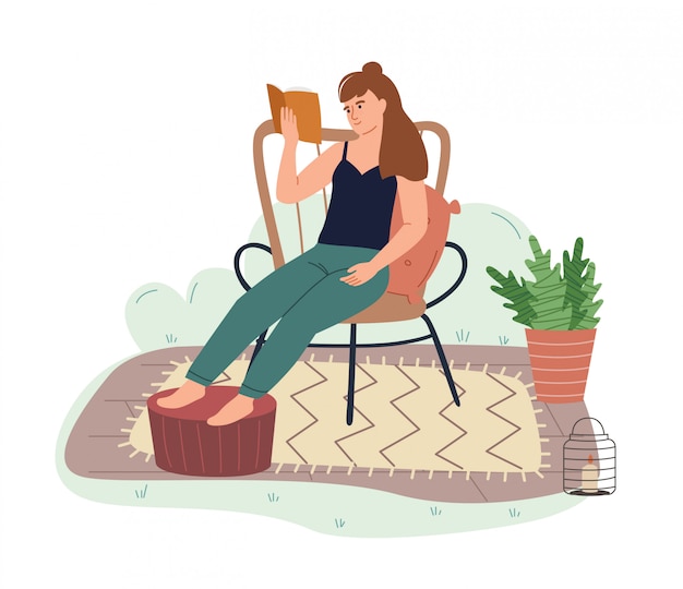 Fille Lisant Un Livre Dans Une Chaise Confortable Dans Le Jardin