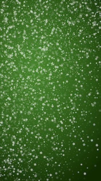 Fond de neige magique de Noël Subtile vol de flocons de neige et d'étoiles sur le fond vert de Noël Décor de vacances magique de neige tombée Illustration vectorielle verticale