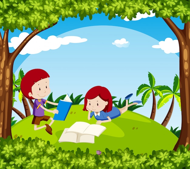 Garçon Et Fille, Lecture De Livre Dans Le Parc