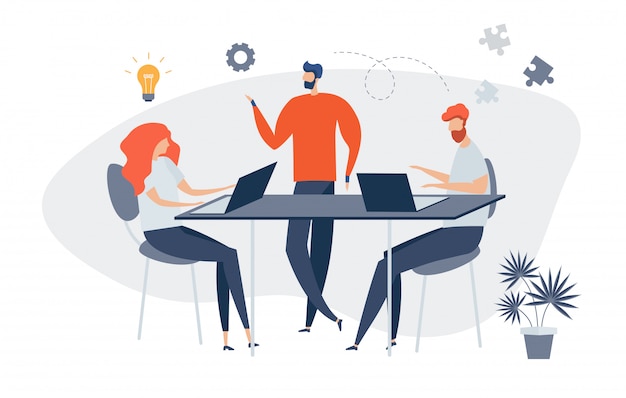 Un groupe de personnages réfléchit à une idée d'actualités en ligne, réseaux sociaux, communication virtuelle, actualités de l'entreprise, construction de sites. Les hommes d'affaires discutent du social. Préparez le démarrage d'un projet.