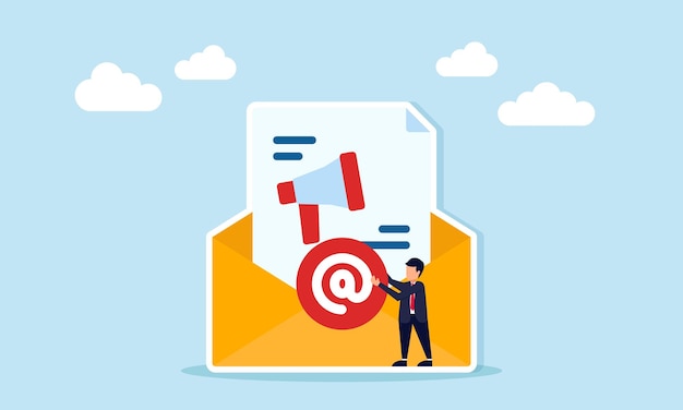 homme d'affaires plaçant un signe à ou e-mail sur une enveloppe contenant un document marqué avec une illustration de mégaphone de la configuration de la diffusion e-mail pour les affaires des clients