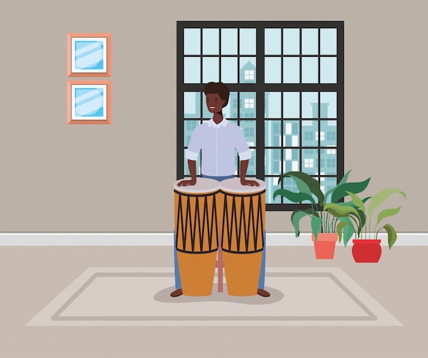 Homme Afro Jouant Le Personnage De Bongos