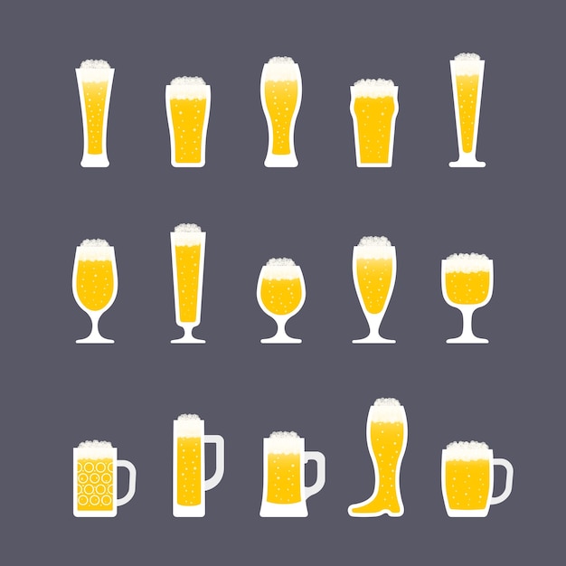 Vecteur icônes de bière définies dans un style plat, des bouteilles et des verres. jeu d'icônes dans un style plat. illustration vectorielle