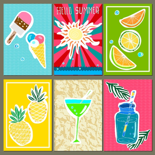 Image Vectorielle Ensemble Dessiné à La Main D'affiches Mignonnes D'été Avec Ananas Orange Limecocktail Limonade Crème Glacée Soleil Feuilles De Palmier Phrases Hallo Summer Stickers Et Patchs