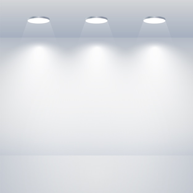 Intérieur de la galerie avec mur vide et lumières