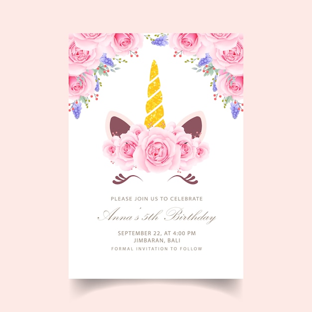 Vecteur invitation d'anniversaire florale avec une licorne mignonne