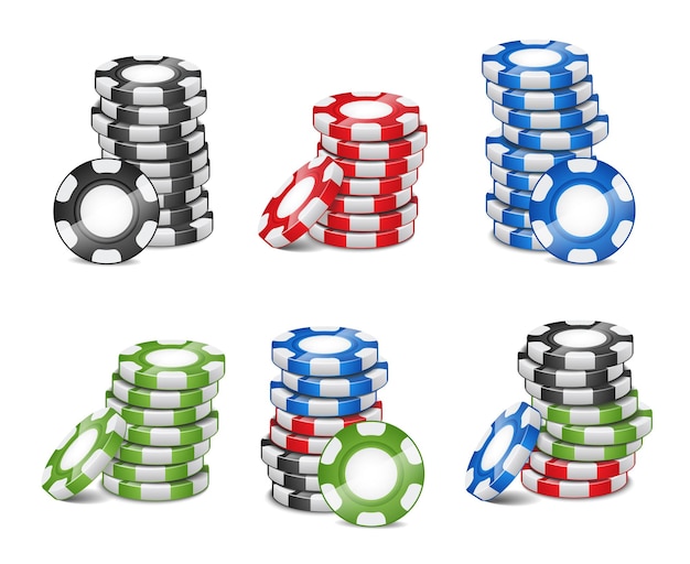 Vecteur des jetons de casino 3d réalistes empilent des jetons de casino de différentes couleurs avec différents angles