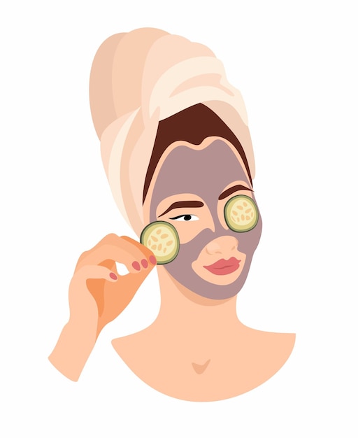 Jeune Femme Adulte Avec Un Masque D'argile Noire Dans Une Serviette De Bain Soins De La Peau Relaxant Avec Des Tranches De Concombre Sur Les Yeux