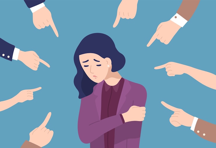 Vecteur jeune femme triste ou déprimée entourée de mains avec des index pointant vers elle. concept de courtepointe, d'accusation, de censure publique et de blâme de la victime. illustration vectorielle colorée de dessin animé plat.