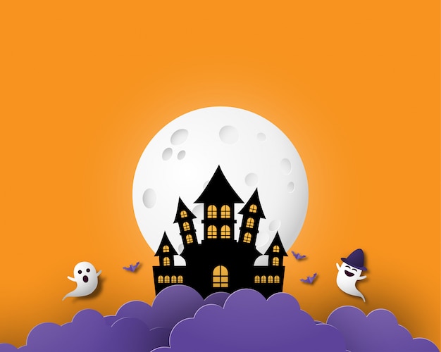 Vecteur joyeux halloween bannière ou affiche fond avec grande lune, nuages nocturnes, fantôme et château en style papier découpé.