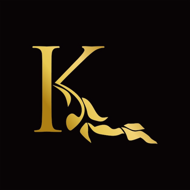 Lettre K initiale avec vecteur d'ornement de feuille de nature en couleur or