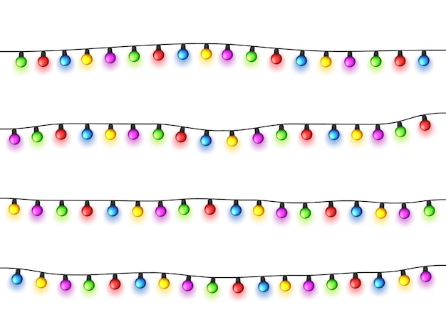 Lumières brillantes de Noël sur fond blanc guirlandes avec ampoules colorées fêtes de Noël Noël