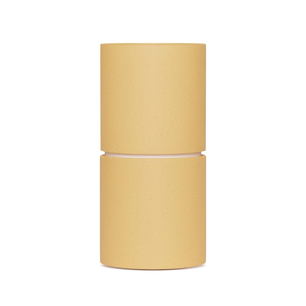 Maquette de paquet de tube de papier beige sur fond blanc