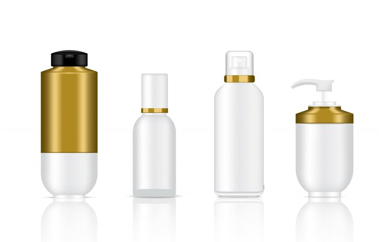 Vecteur maquillage de réalistes bouteilles de luxe de savon, shampoing et spray cosmétiques blancs et dorés