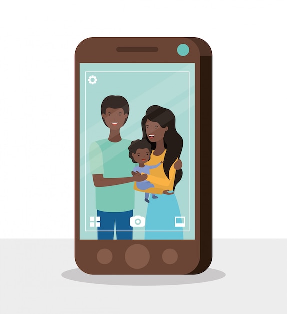 Membres De La Famille Afro Mignon Avec Smartphone