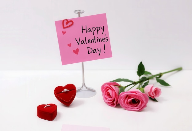 Message de la Saint-Valentin avec des roses et des anneaux