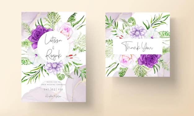 Vecteur modèle de carte d'invitation avec de belles fleurs violettes