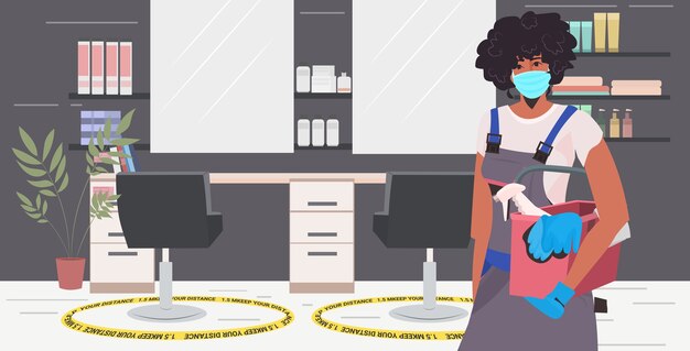 Vecteur nettoyeur professionnel femme concierge gardant la distance pour éviter la pandémie de coronavirus salon de beauté intérieur portrait horizontal