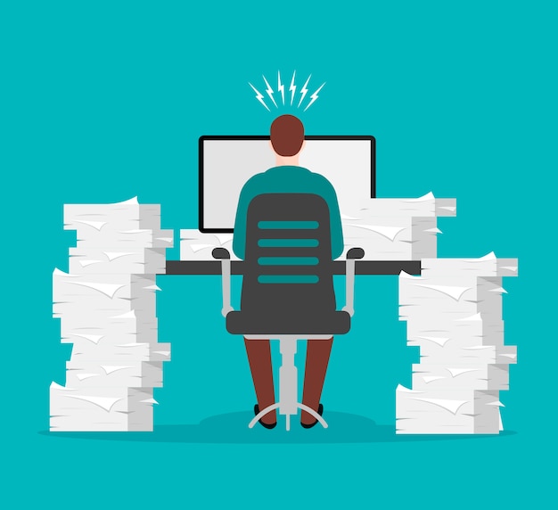 Paperasse et routine de bureau. Homme d'affaires occupé dans le stress à la table de travail parmi de nombreux documents. Des feuilles de papier empilées. Tas de livres blancs