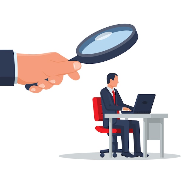 Le patron veille sur la main de l'employé tenant une grande loupe d'observation du contrôle de l'entreprise priva