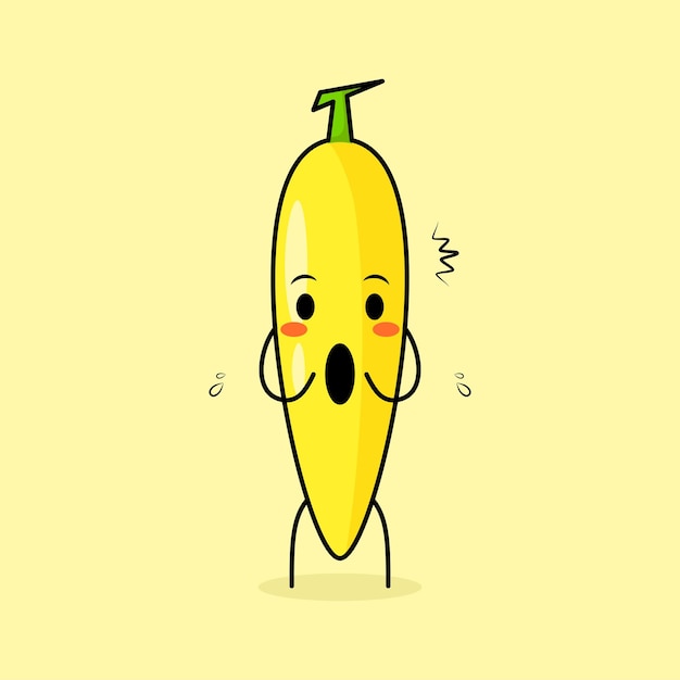 Personnage De Banane Mignon Avec Une Expression Impressionnée Et La Bouche Ouverte. Vert Et Jaune