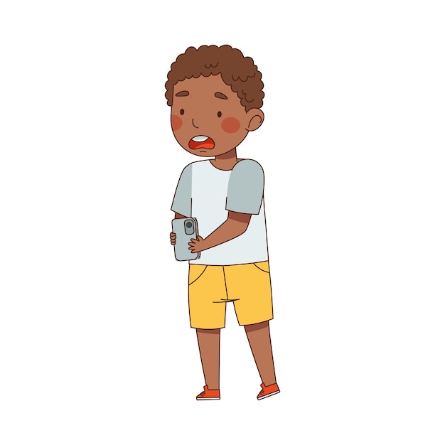 Petit garçon choqué debout avec un smartphone et regardant une illustration vectorielle