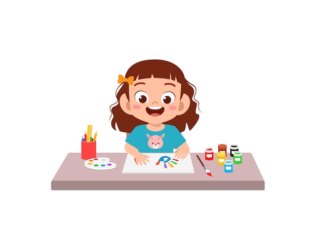 Petite fille mignonne utilisant de la peinture à la main pour l'art