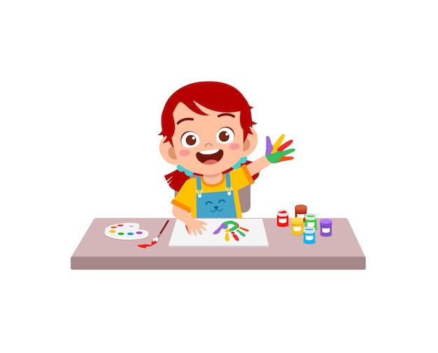 Petite fille mignonne utilisant de la peinture à la main pour l'art