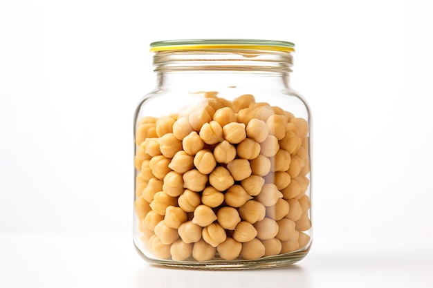 Des Pois Chiches Et Un Pot En Verre Isolés Sur Un Fond Blanc