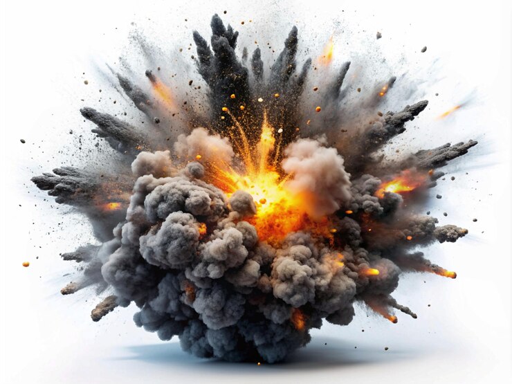 Une puissante explosion de fumée et de débris