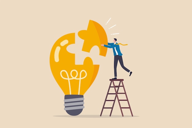 Résolvez un problème commercial avec créativité, finissez ou complétez une idée brillante, une solution de travail ou un concept d'idée d'entreprise, un homme d'affaires intelligent assemble le dernier morceau de puzzle pour compléter le puzzle d'idée d'ampoule.