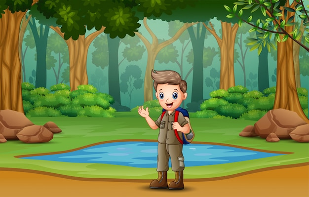 Scout Boy Randonnée Dans Le Bois