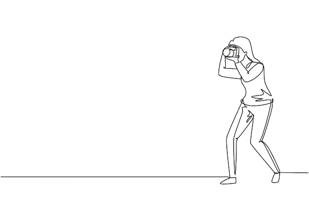 Une seule ligne de dessin femme photographe prenant une pose photo caméra et opérateur professionnel vecteur.
