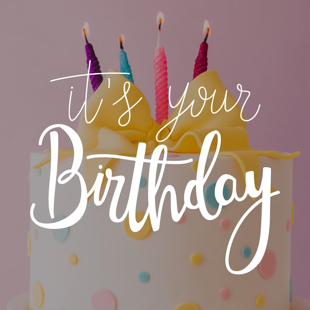 Souhait de lettrage joyeux anniversaire coloré