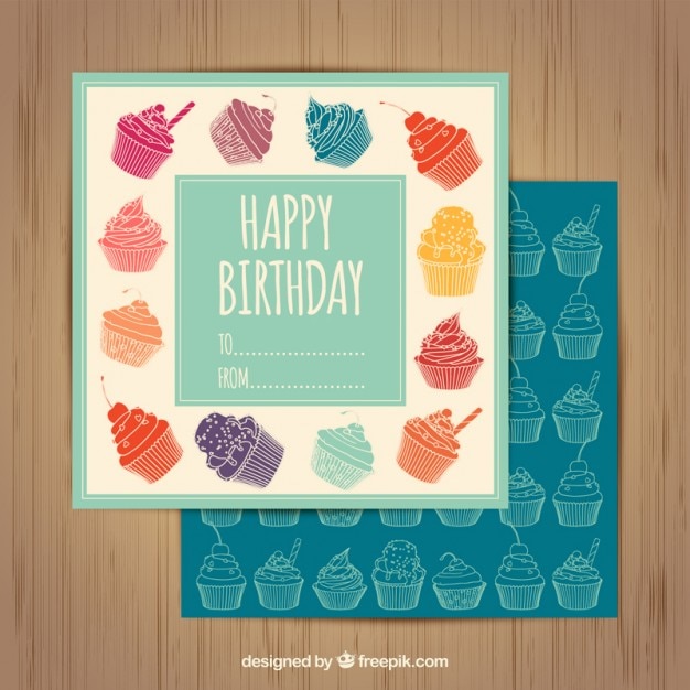 Tiré Par La Main La Carte D'anniversaire Avec Des Petits Gâteaux Colorés
