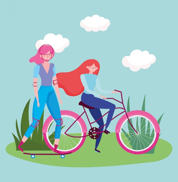 Transport respectueux de l'environnement, heureux jeunes femmes à vélo et planche à roulettes dans le parc